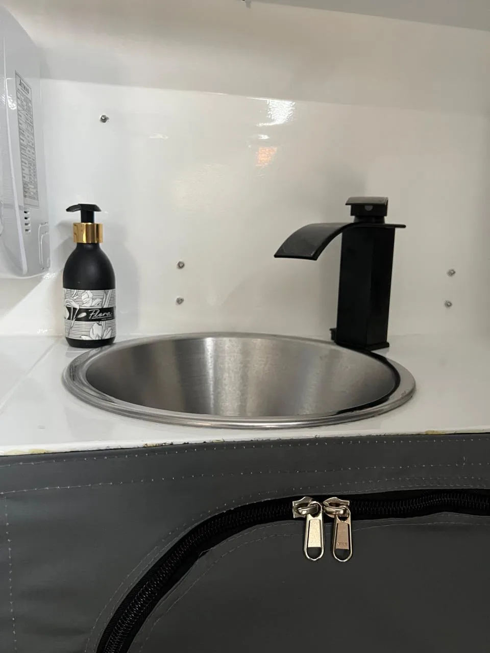 Hot & cold basin