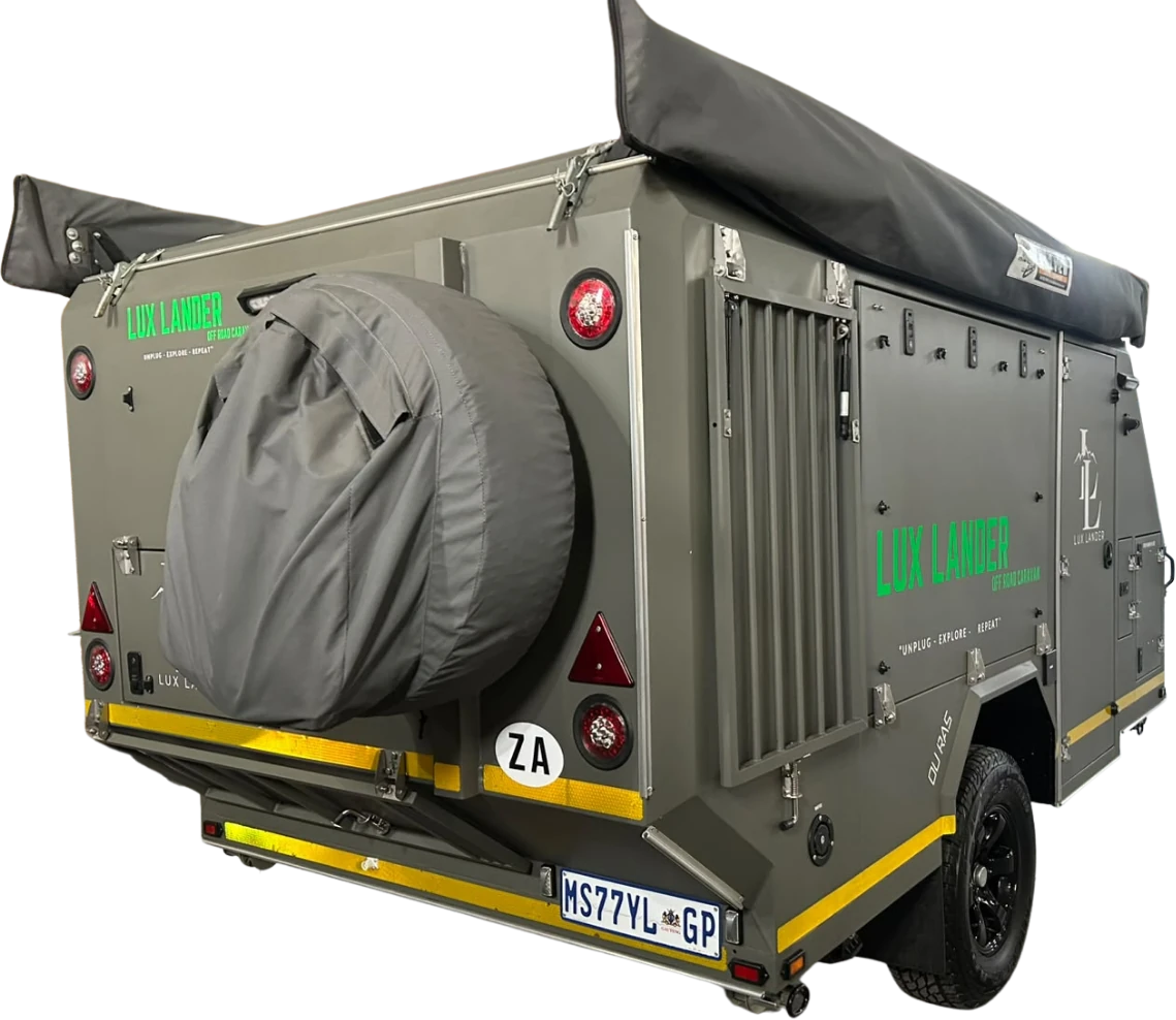 Rear three quarter view of the X4 with the spare wheel cover